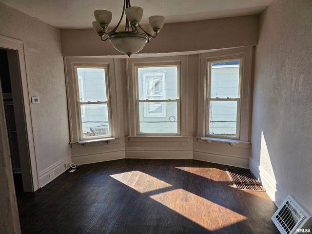 1111 E REPUBLIC Street, Peoria, IL 61603