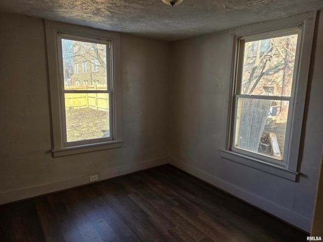 1111 E REPUBLIC Street, Peoria, IL 61603