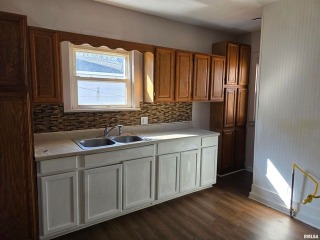 1111 E REPUBLIC Street, Peoria, IL 61603