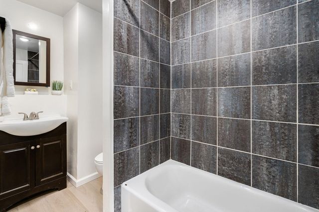 4125 4125 Kuhnle Ave, Oakland, CA 94605