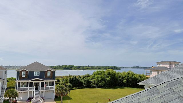212 Marshside Landing, Holly Ridge, NC 28445