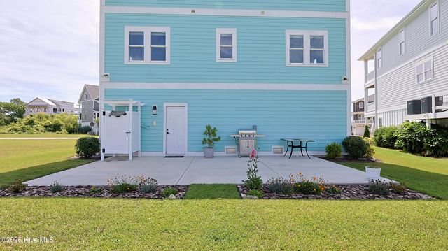 212 Marshside Landing, Holly Ridge, NC 28445