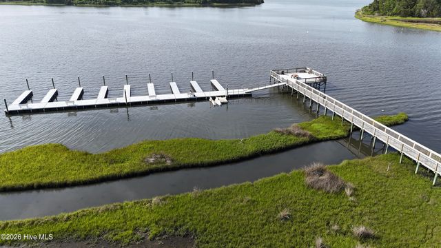 212 Marshside Landing, Holly Ridge, NC 28445