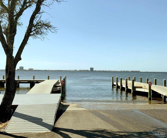 1200 Shoreline Dr 303, Gulf Breeze, FL 32561
