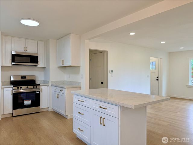 1944 S Ash Street, Tacoma, WA 98405