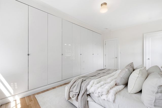 90 Commonwealth Ave 22, Boston, MA 02116