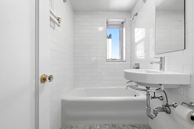 90 Commonwealth Ave 22, Boston, MA 02116