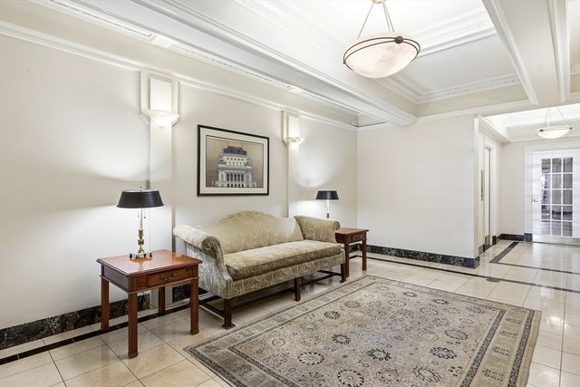 90 Commonwealth Ave 22, Boston, MA 02116