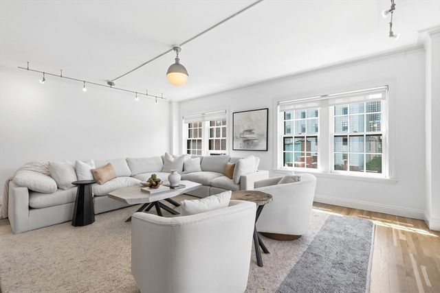 90 Commonwealth Ave 22, Boston, MA 02116