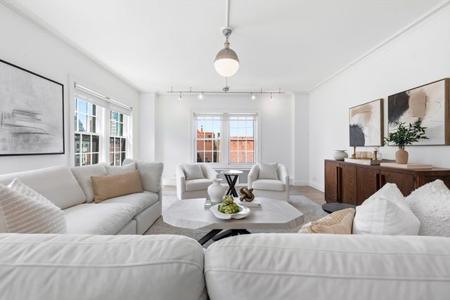 90 Commonwealth Ave 22, Boston, MA 02116