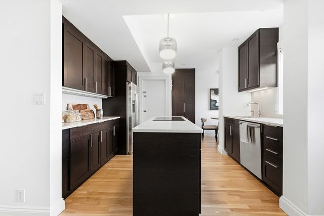 90 Commonwealth Ave 22, Boston, MA 02116