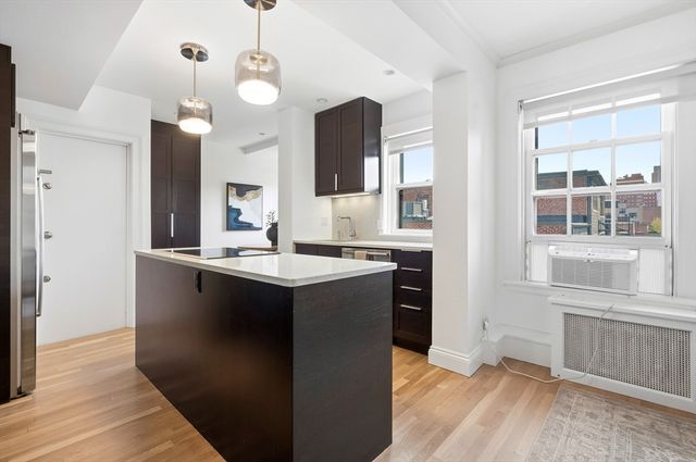 90 Commonwealth Ave 22, Boston, MA 02116