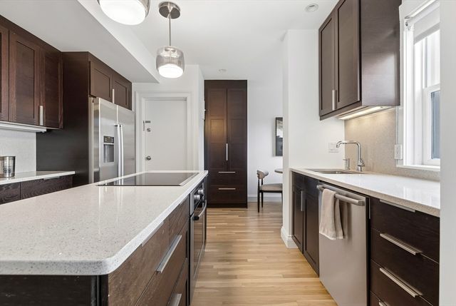 90 Commonwealth Ave 22, Boston, MA 02116