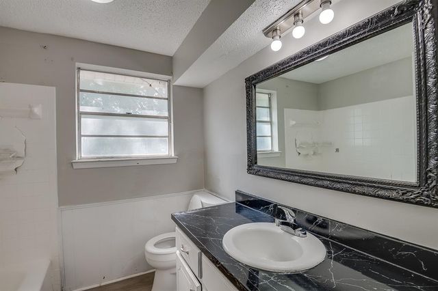 9305 S Winston Way, Oklahoma City, OK 73139