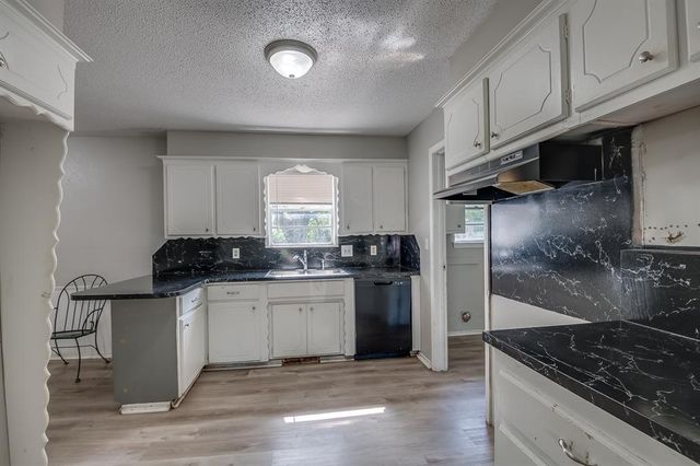 9305 S Winston Way, Oklahoma City, OK 73139