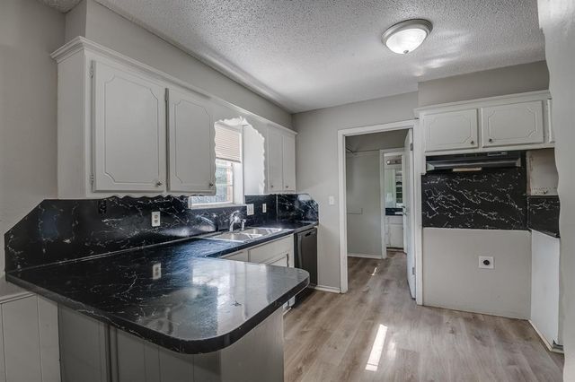 9305 S Winston Way, Oklahoma City, OK 73139
