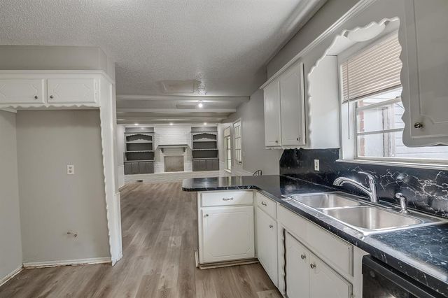 9305 S Winston Way, Oklahoma City, OK 73139