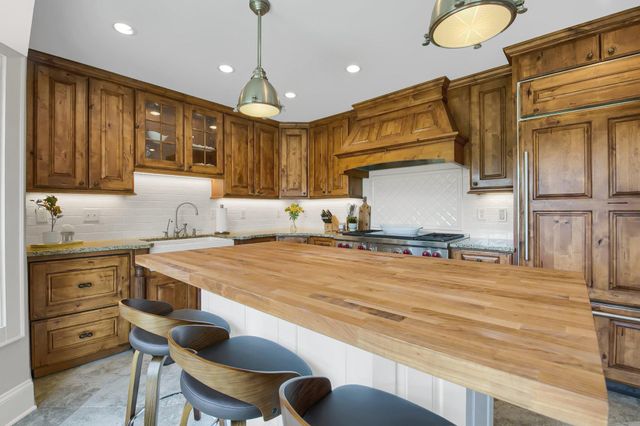 3465 Deephaven Avenue, Wayzata, MN 55391