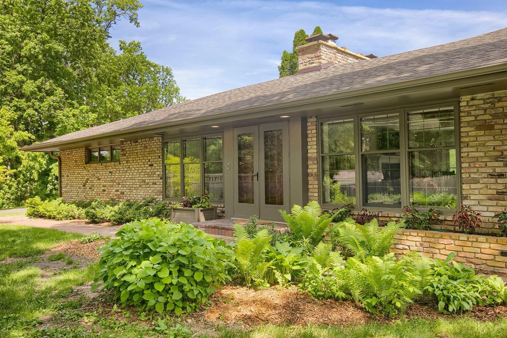 3465 Deephaven Avenue, Wayzata, MN 55391