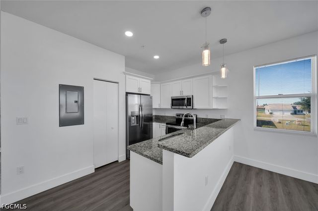 275 SW 4th ST 220, Cape Coral, FL 33991