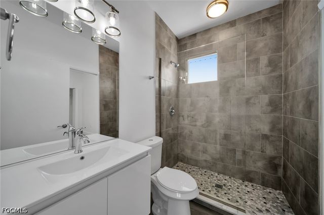 275 SW 4th ST 220, Cape Coral, FL 33991
