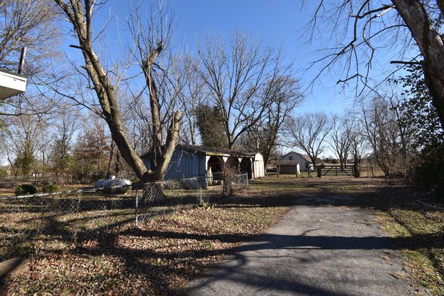 6658 N Farm Road 141, Springfield, MO 65803