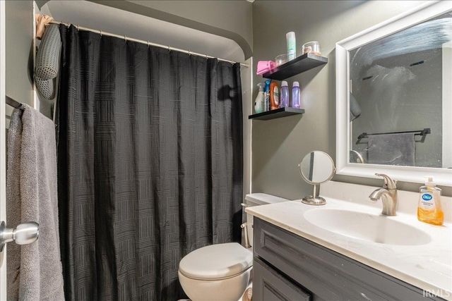 4908 Sweetser Avenue, Evansville, IN 47715