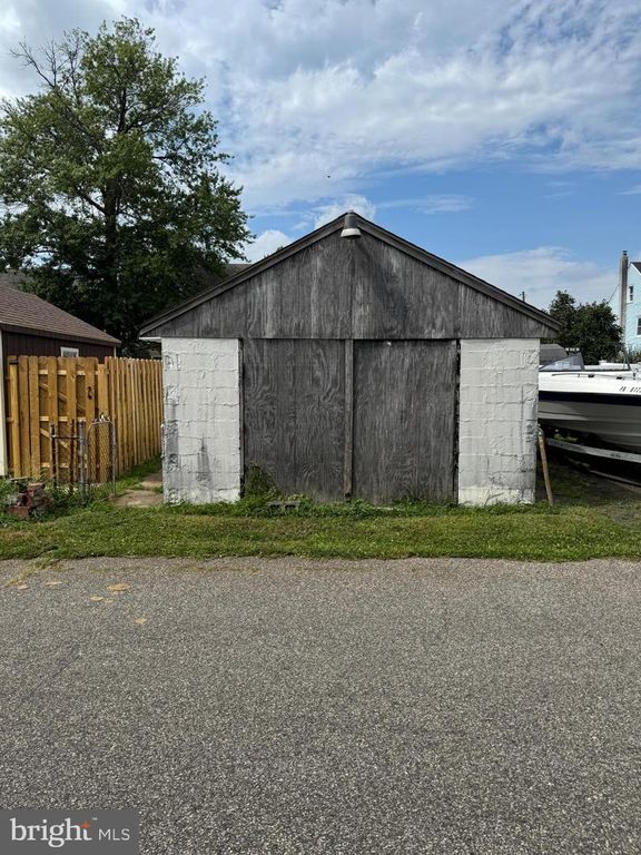 627 PINE ST, Bristol, PA 19007