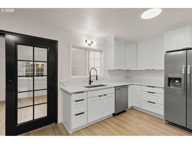 5073 Se RAINBOW Ln, Milwaukie, OR 97222