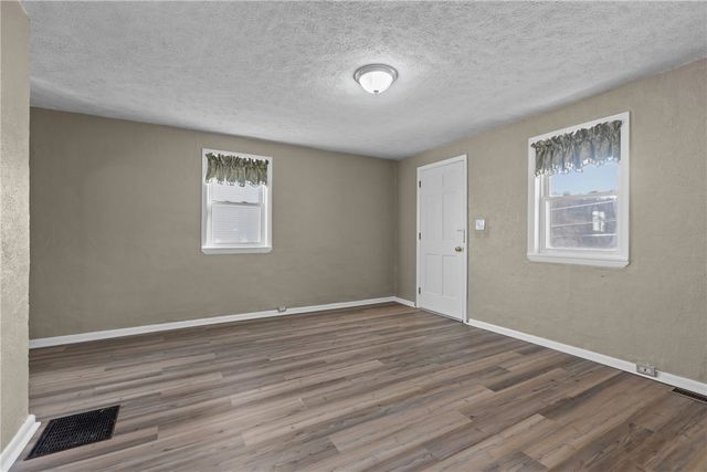 24 Adams St, Cokeburg, PA 15324