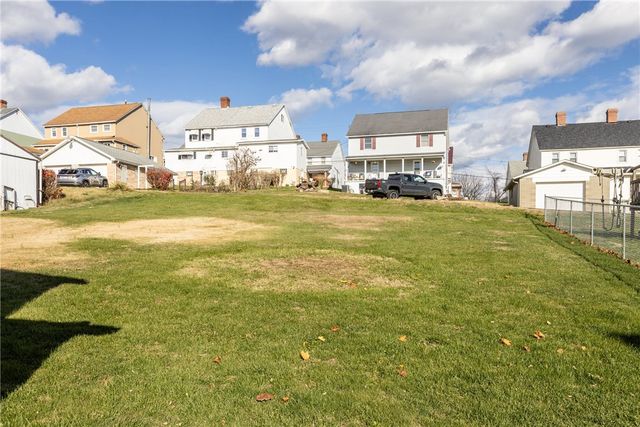 24 Adams St, Cokeburg, PA 15324