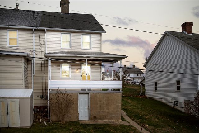 24 Adams St, Cokeburg, PA 15324