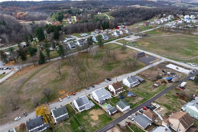 24 Adams St, Cokeburg, PA 15324