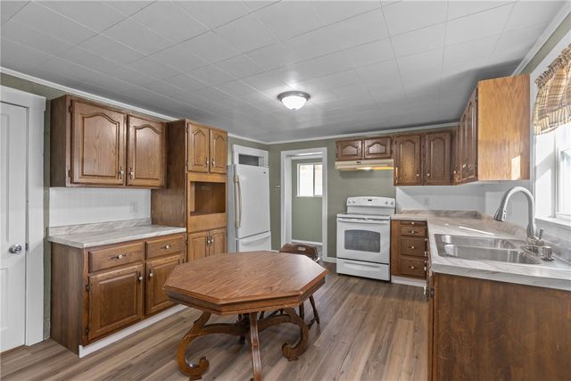 24 Adams St, Cokeburg, PA 15324