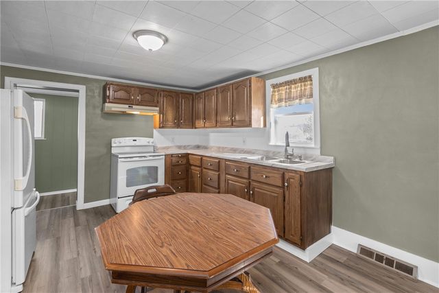 24 Adams St, Cokeburg, PA 15324