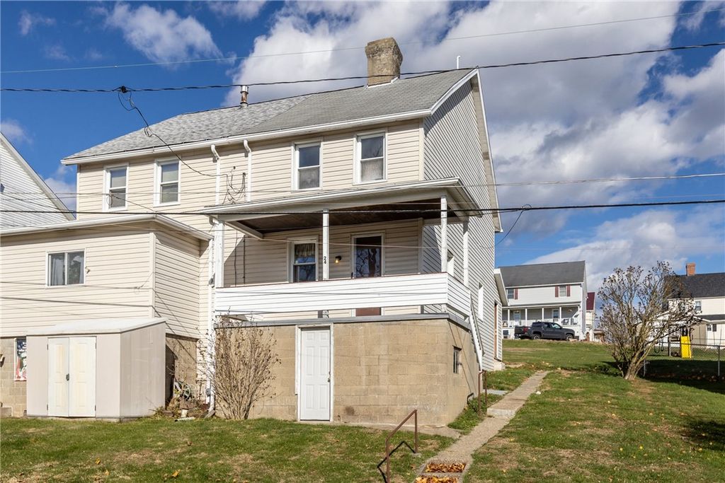 24 Adams St, Cokeburg, PA 15324