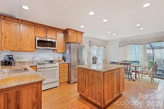 831 Forest Run Road, Whittier, NC 28789