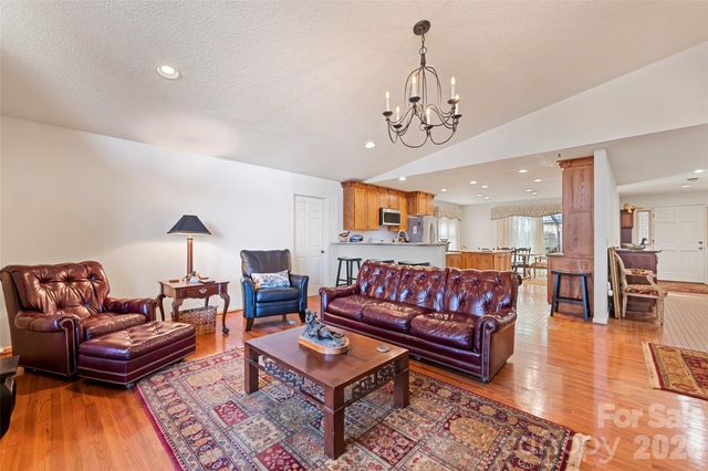 831 Forest Run Road, Whittier, NC 28789