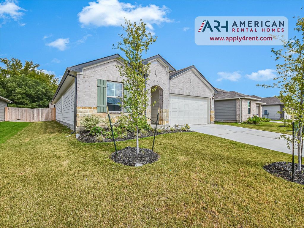 1305 CAMDEN LN, Lockhart, TX 78644