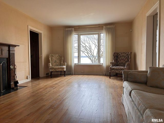 2606 W LAKE SHORE Drive, Springfield, IL 62712