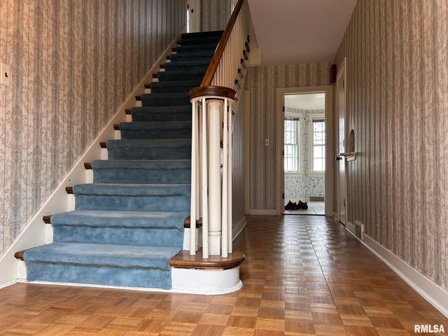 2606 W LAKE SHORE Drive, Springfield, IL 62712