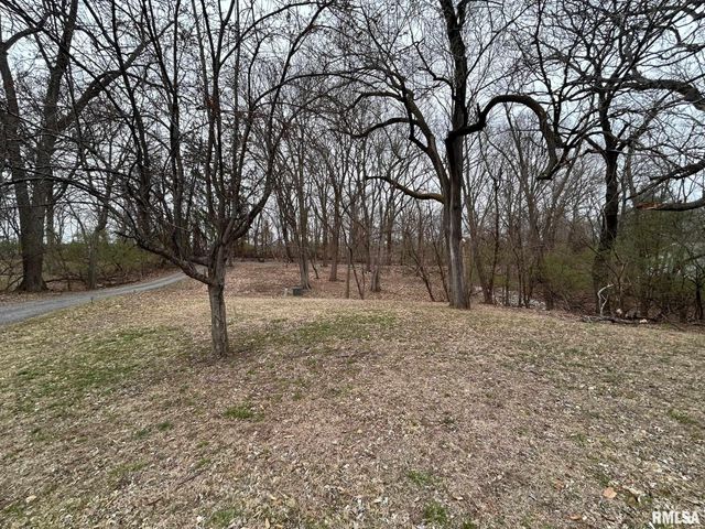 2606 W LAKE SHORE Drive, Springfield, IL 62712