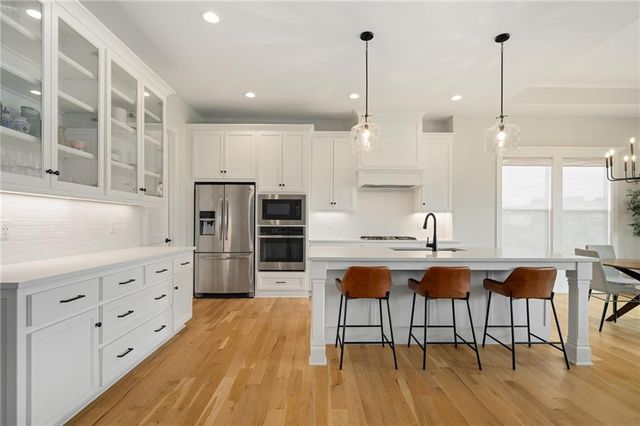 9037 Mesquite Street, Shawnee, KS 66227