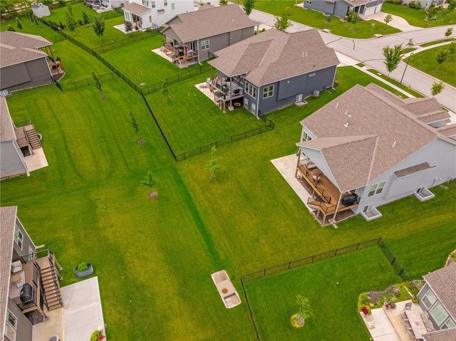 9037 Mesquite Street, Shawnee, KS 66227