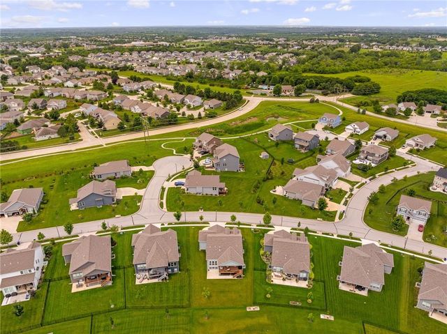 9037 Mesquite Street, Shawnee, KS 66227