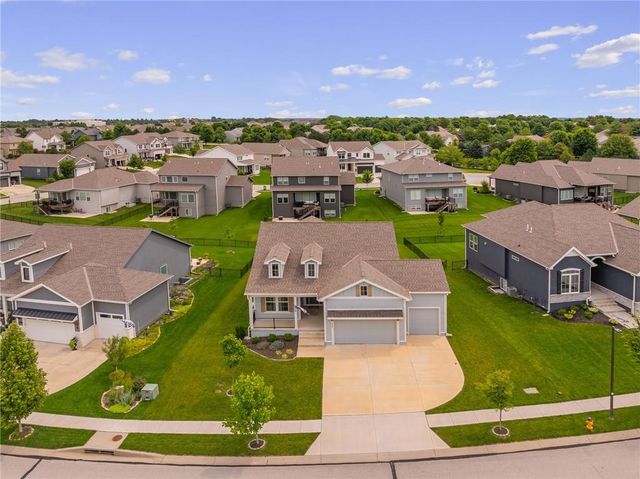 9037 Mesquite Street, Shawnee, KS 66227
