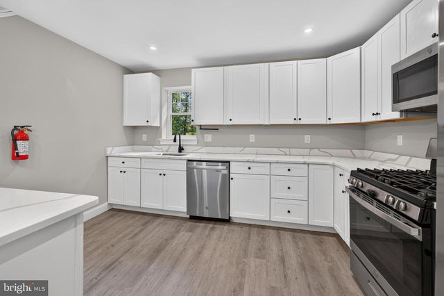 62 HIGGINS AVE, Clementon, NJ 08021
