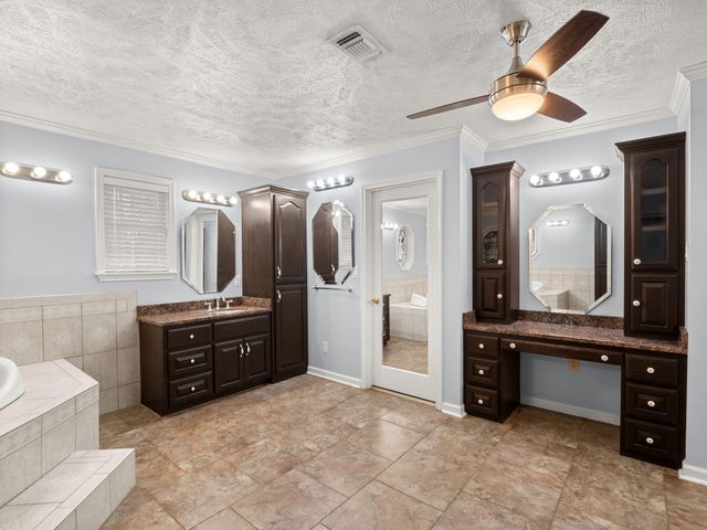 754 Browns Ln, Leesville, LA 71446