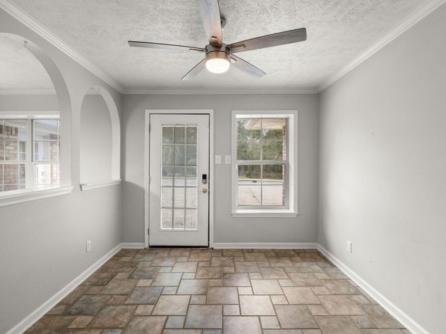 754 Browns Ln, Leesville, LA 71446