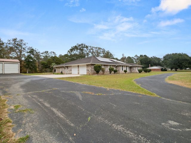 754 Browns Ln, Leesville, LA 71446